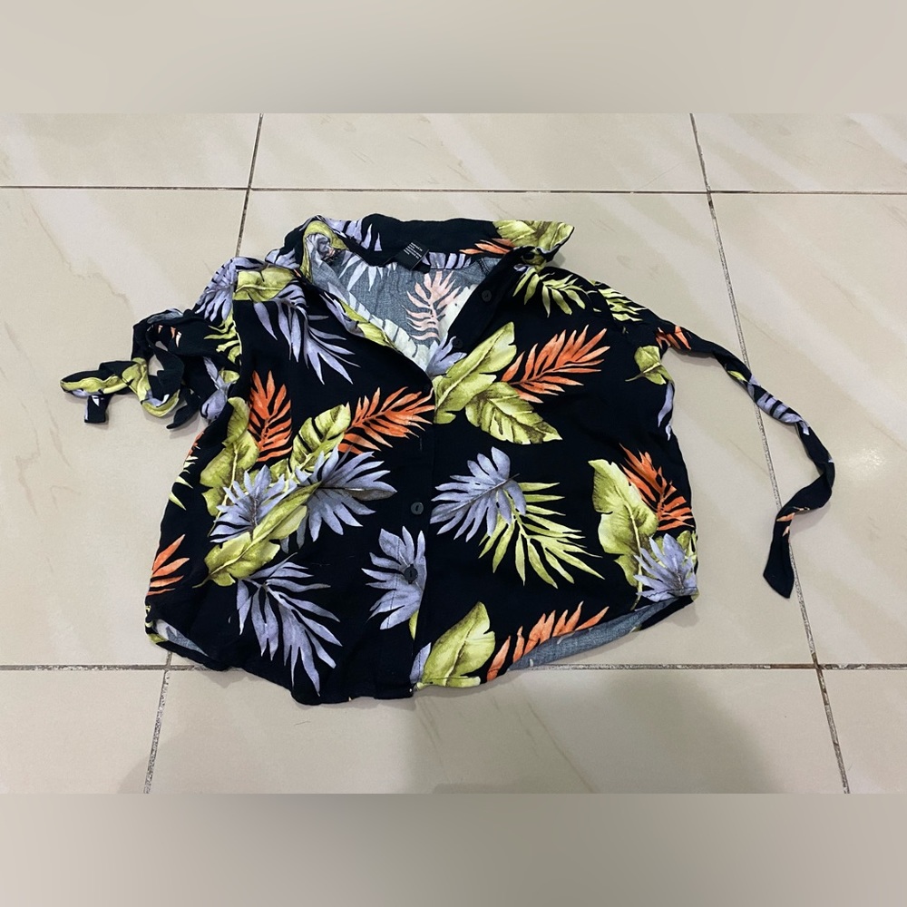 Forever21 Hawaiian Shirt Cropped Size S Multicolor Floral Open Short Sleeve